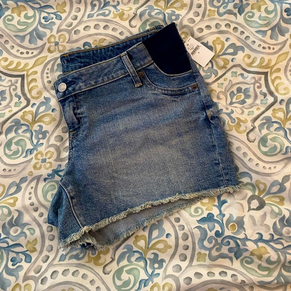 GAP Maternity Denim Shorts - Picture 2 of 4